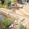 Holzterrasse mit Steg